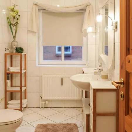 アパート Apartment, Dagebuell *